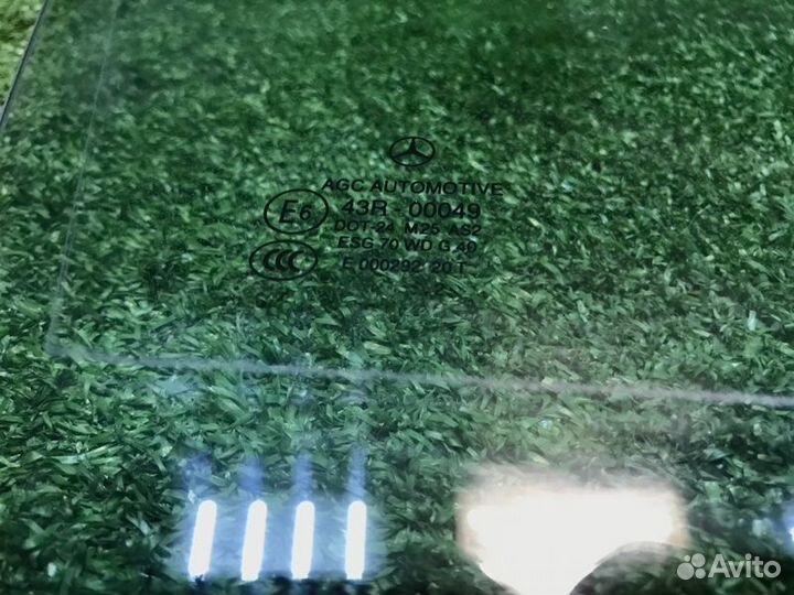 Стекло двери переднее правое Mercedes Glk