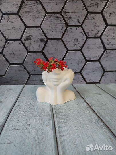 Ваза Мечтательница кашпо из гипса