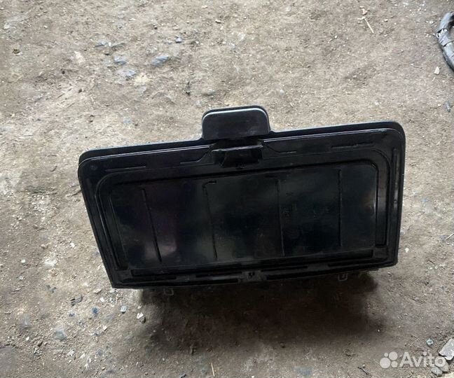 Бардачок Ford Fusion 2002-2012