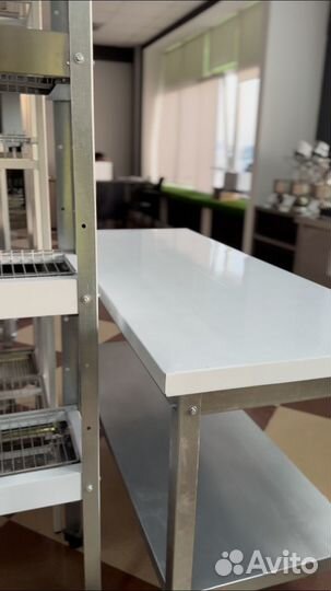 Стол со столешницей из полипропилена