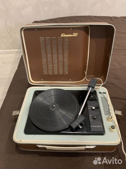 Виниловый проигрыватель юность 301