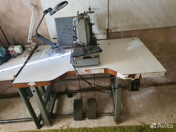 Промышленная петельная швейная машина со столом