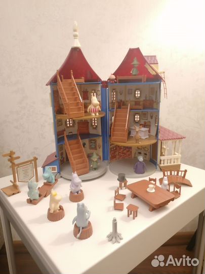 Дом Муми-Троллей и Муми-Тролли