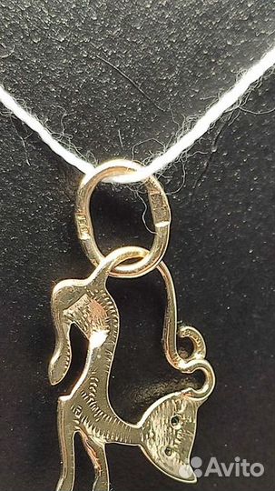 Золотая подвеска с камнем