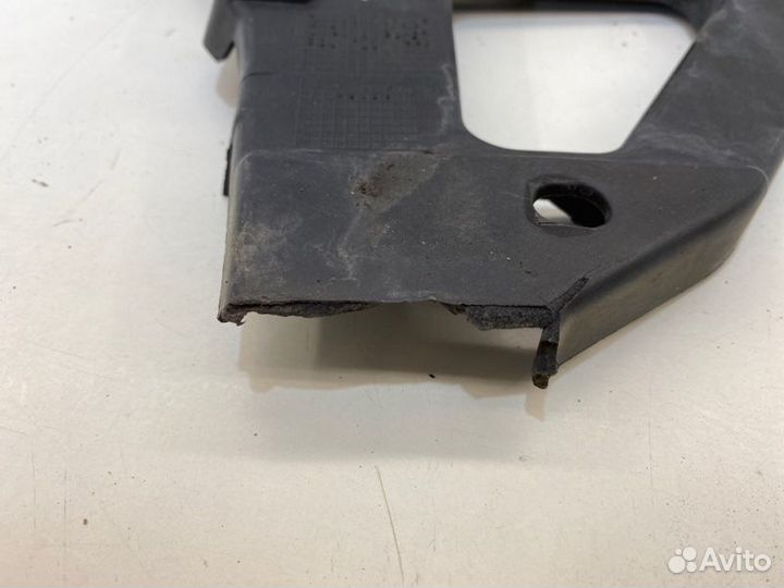 Крепление бампера переднее левое Audi A6 C6 2.0