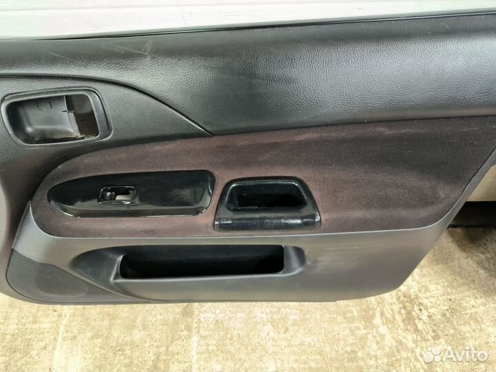Обшивка двери Mitsubishi Lancer 9