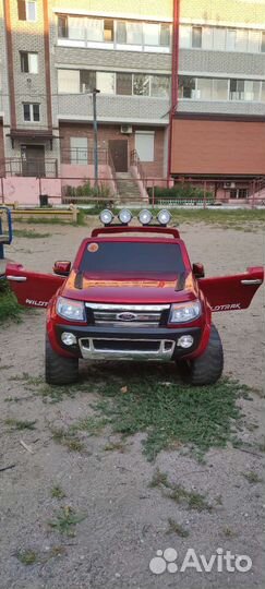 Детская машина на аккумуляторе с пультом