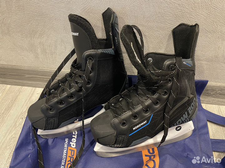 Коньки хоккейные