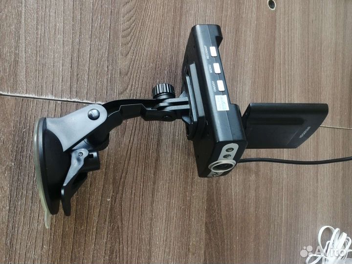 Видеорегистратор с креплением и картой памяти