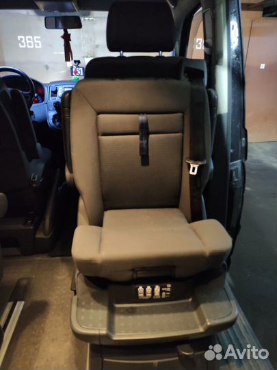 Поворотное сиденье Volkswagen MultivenT5 с детским