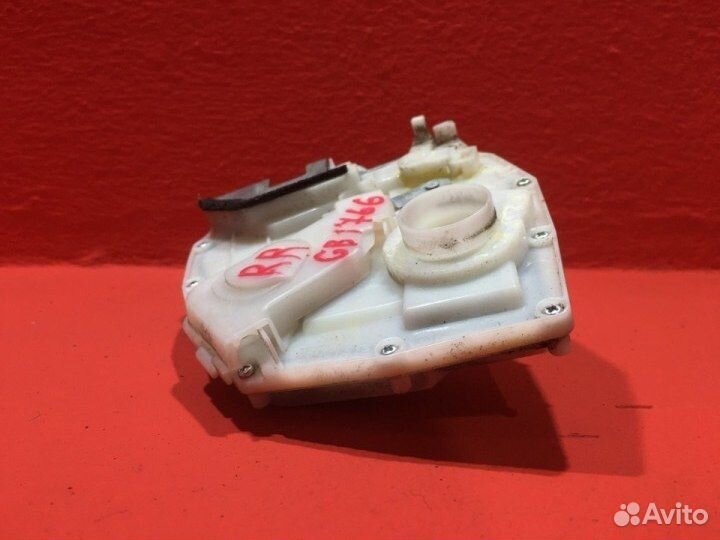 Замок двери задний правый Suzuki Splash 1 K12B