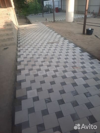 Укладка тротуарной плитки и сварочные работы