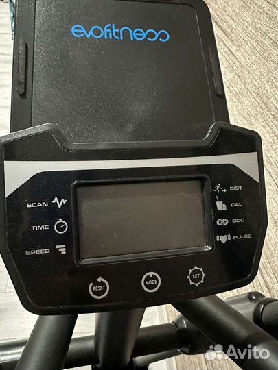 Эллиптический тренажер EVO-fitness Jess