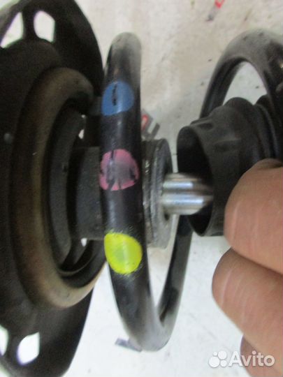 Передний амортизатор Reanult Megane RS