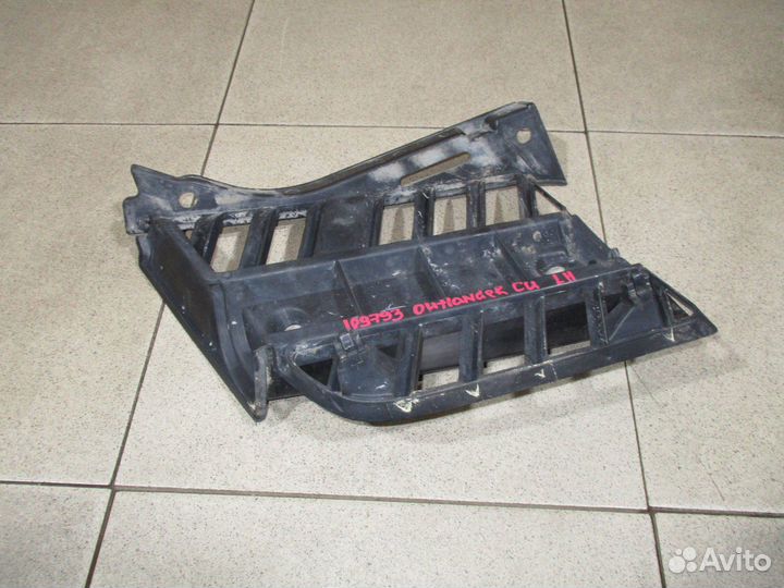 Решетка радиатора левая Mitsubishi Outlander (CU)