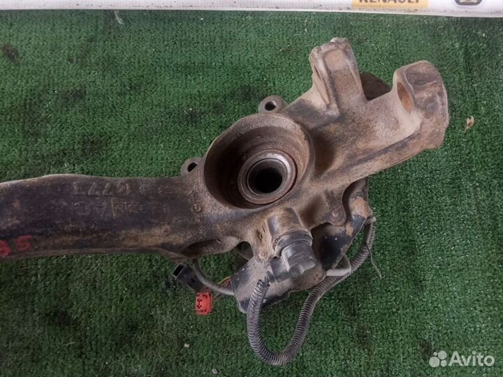 Кулак поворотный передний правый VW Passat B5