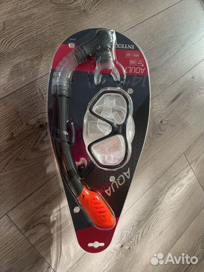 Маска с трубкой для плавания