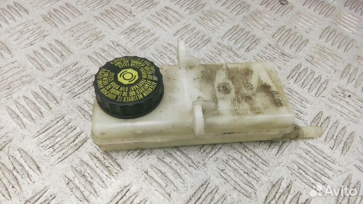 Бачок главного тормозного цилиндра Citroen C4 2005