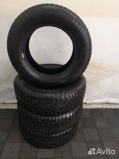 Nokian Tyres Hakkapeliitta 10p SUV 215/65 R16