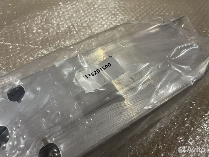 Левое крепление домик усилителя Mercedes W213