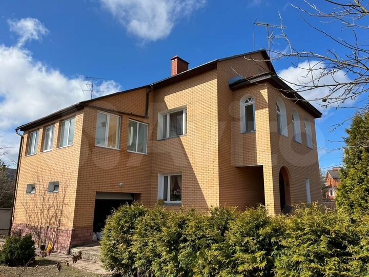 Коттедж 309 м² на участке 8 сот.