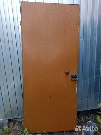 Дверь входная металлическая б\у правая