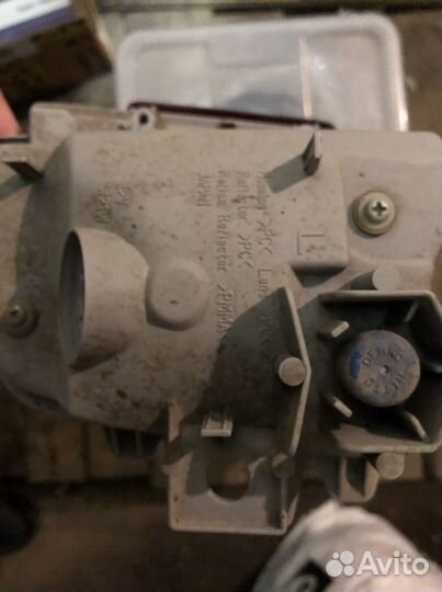 Противотуманный фонарь Toyota LC 200