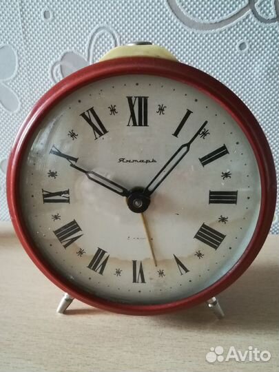 Винтажные механические часы-будильник янтарь (очз)