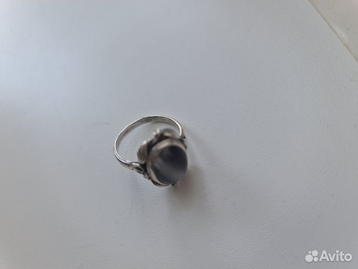 Серебряное кольцо с камнем кошачий глаз
