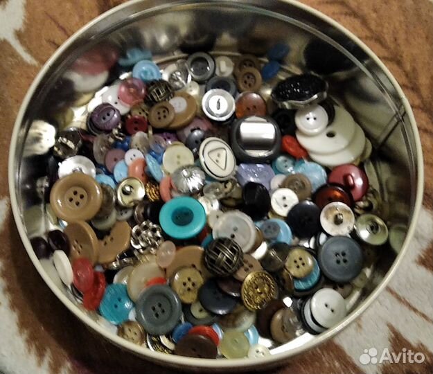 Пуговицы набором и в розницу много