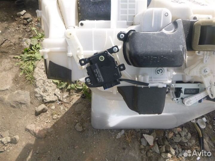 Кондиционер задний Lexus Ls600Hl UVF46 2urfse 2008