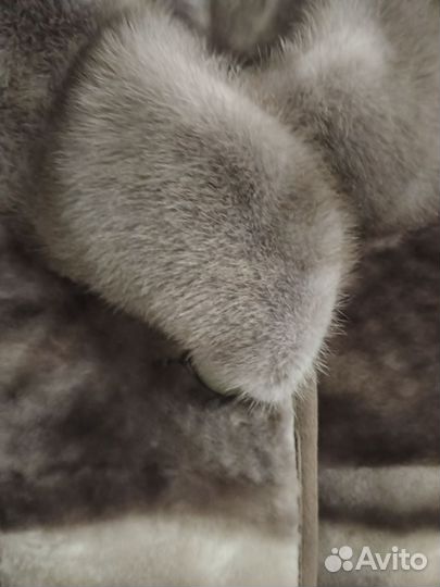 Шуба мутоновая 52 серебристо-серая