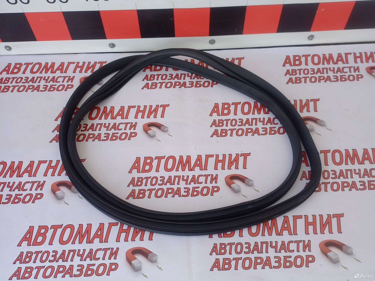 Уплотнитель двери передней правой Хендай Туксон 4