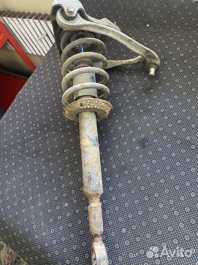 Стойка передняя левая Audi A6C5