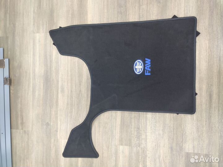 Коврик тканевый FAW J6 м/у водителем и пассажиром