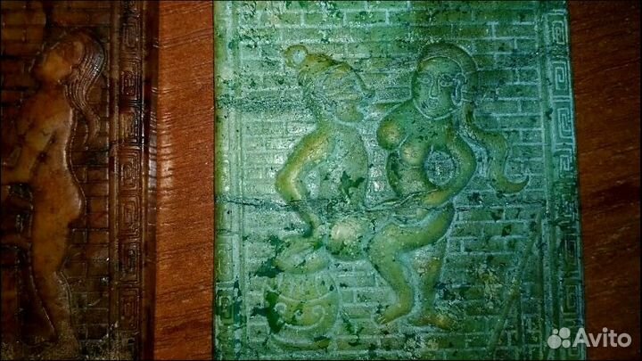 Нефритовая подвеска