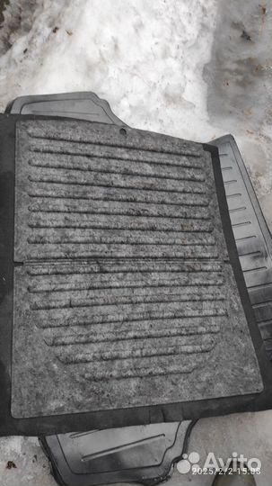 Коврик в багажник с шумкой Гранта