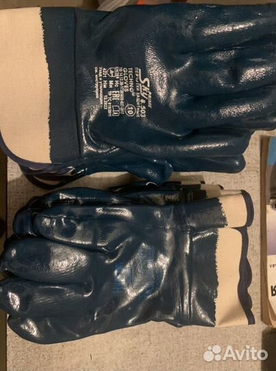 Спилковые перчатки облиты резиной