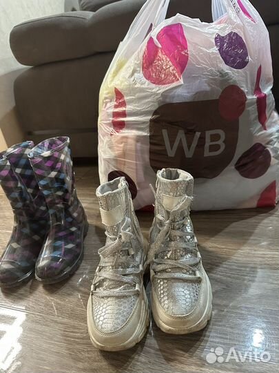 Отдам пакет вещей и обувь на девочку от 5-7 лет