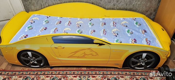 Детская кровать машина