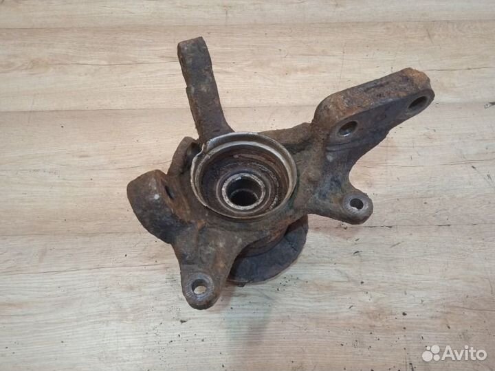 Кулак поворотный передний левый Lexus Rx300 1