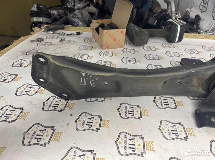 Рычаг продольный задний правый Mercedes-Benz