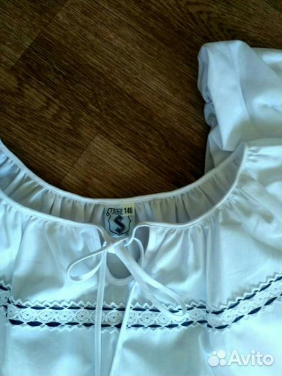 Блузки белые