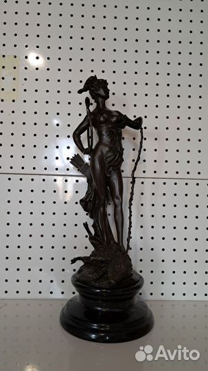Бронзовая статуэтка Богиня Диана на кабане