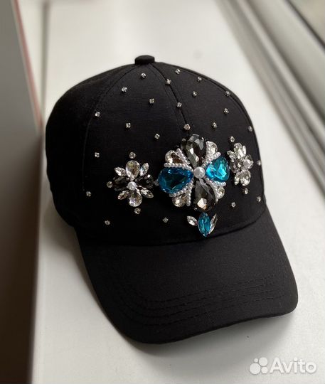 Бейсболка, женская одежда