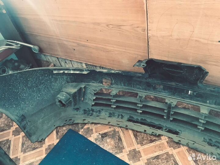 Бампер Nissan tiida