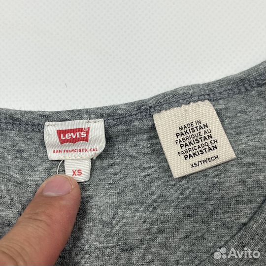 Женская Футболка Levis размер XS