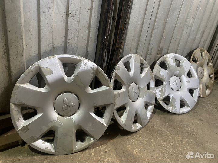 Колпаки Mitsubishi R16