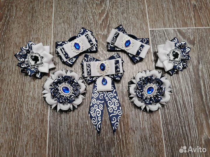 Школьные наборы, бантики и галстук