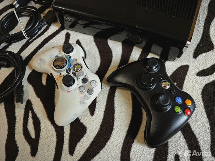Xbox 360 Slim 500Gb Прошитая 2а геймпада